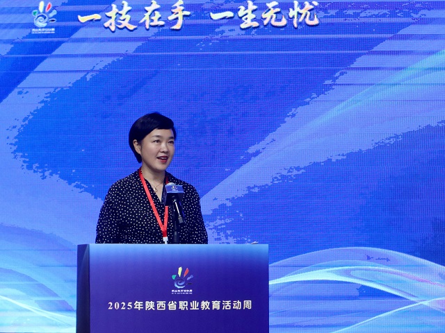校長魏萍代表全省中職學校發言 - 副本.jpg