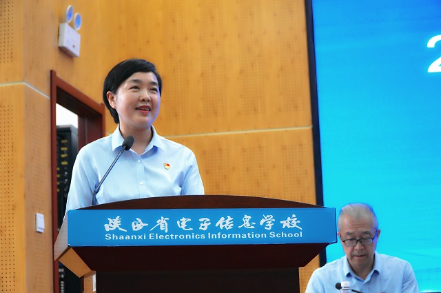 校長魏萍致辭.jpg