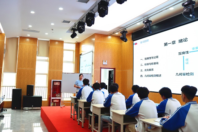 陜工院任雪嬌老師展示高職示范課.jpg